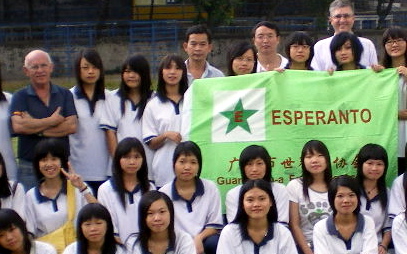 Ĉinaj universitataj studentoj lernas Esperanton retbabilante