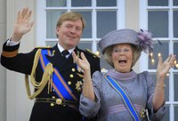 Rezignis sian tronon la nederlanda reĝino