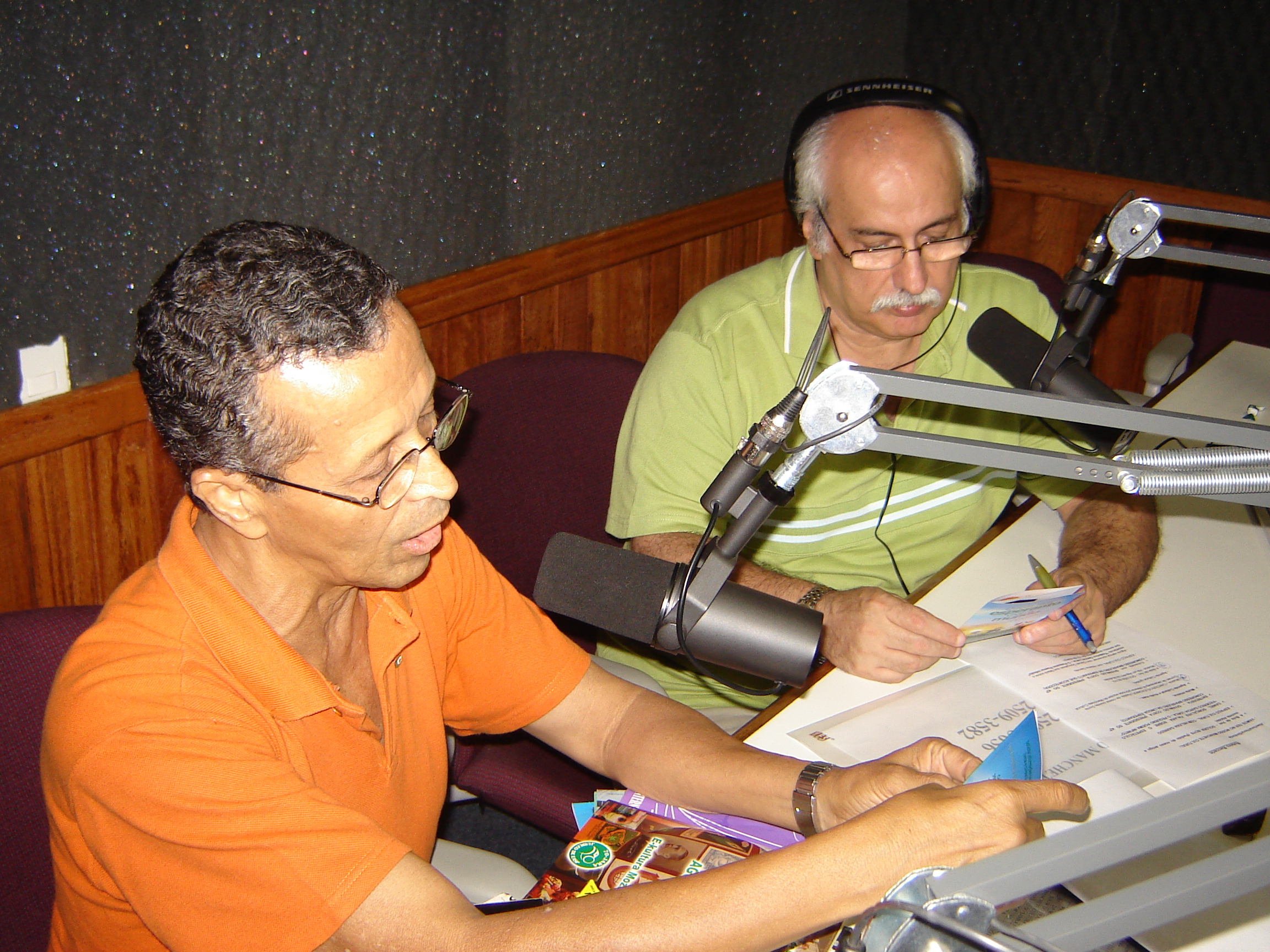 Intervjuo en brazila radio