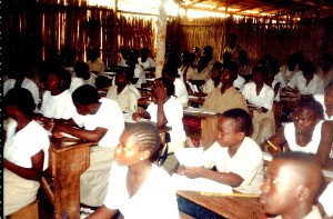 Malnova lernejo en Togolando