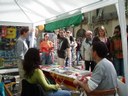 Vizitantoj kaj helpantoj. Katalunaj esperantistoj festis la librotagon