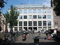 La Amsterdama katedro perdas la subtenon de IEI