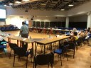 Fine de la komitata kunsido multiĝis la malplenaj seĝoj. Kaosa komitato ne fintraktis la statuton